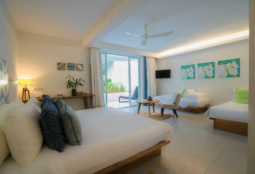 اتاق خانوادگی با چشم‌انداز باغ, Naiya Sea Resort