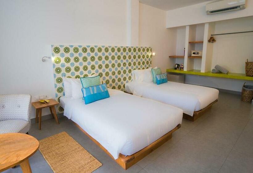 اتاق لوکس با چشم‌انداز دریا, Naiya Sea Resort