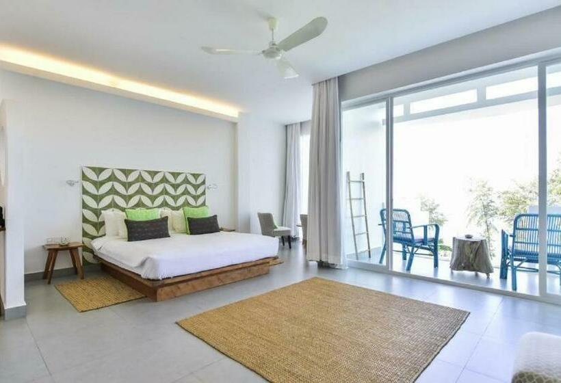 اتاق خانوادگی با چشم‌انداز دریا, Naiya Sea Resort