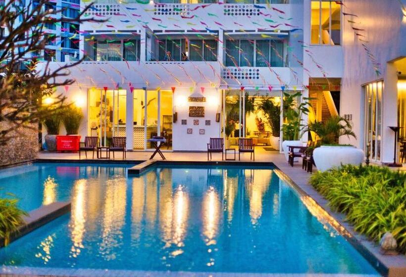 اتاق خانوادگی با چشم‌انداز باغ, Naiya Sea Resort