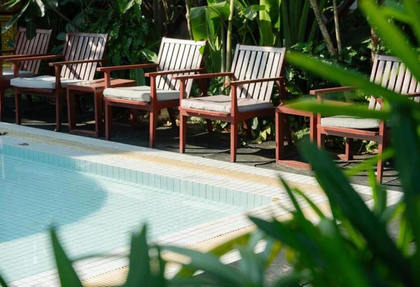 اتاق لوکس با چشم‌انداز دریا, Naiya Sea Resort