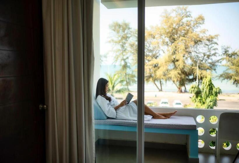 اتاق لوکس با چشم‌انداز دریا, Naiya Sea Resort