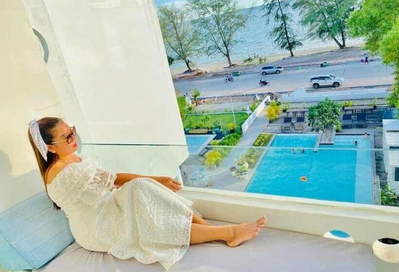 سوییت خانوادگی, Naiya Sea Resort