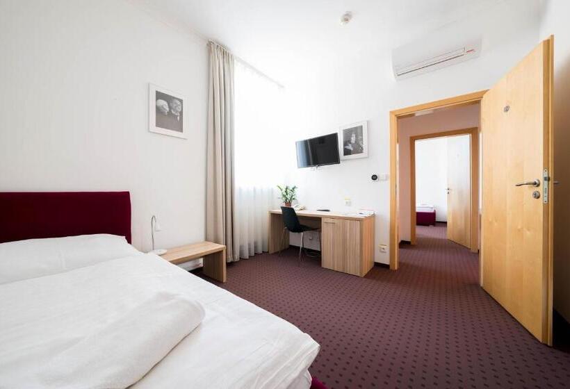 חדר סטנדרד יחיד חדר אמבטיה משותף, Mini Hotel Akord