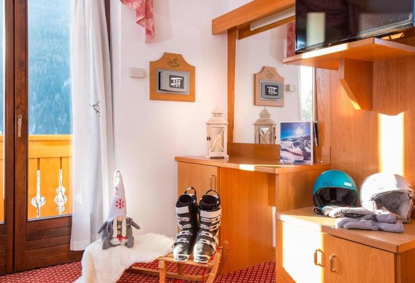 غرفة كلاسيكية ثلاثية, Bellavista