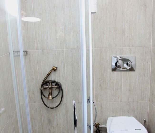 Economy Triple Room, Divani Ali