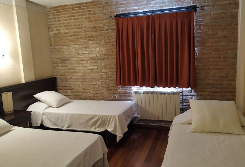 اتاق استاندارد سه نفره, Hospedium Hotel La Fuente
