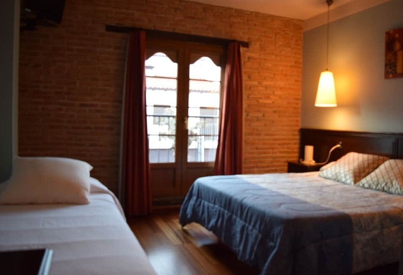 اتاق استاندارد سه نفره, Hospedium Hotel La Fuente