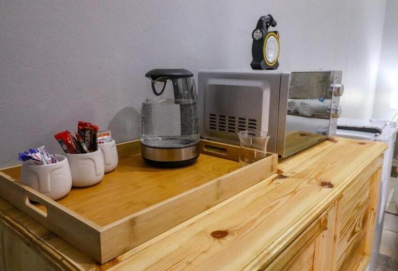 Номер Стандарт, The Honeycomb 2