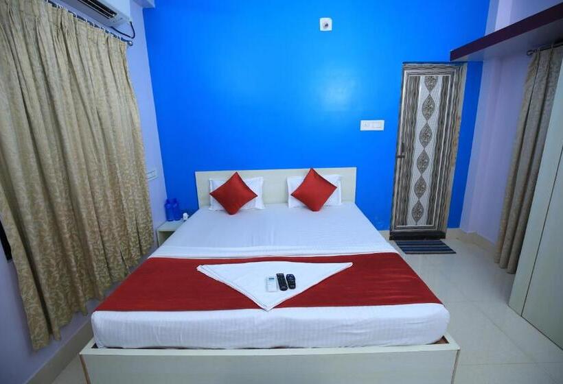 اتاق سوپریور با تخت بزرگ, Railview Inn Bhubaneswar