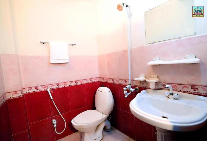 سوییت خانوادگی, Royal Inn Guest House