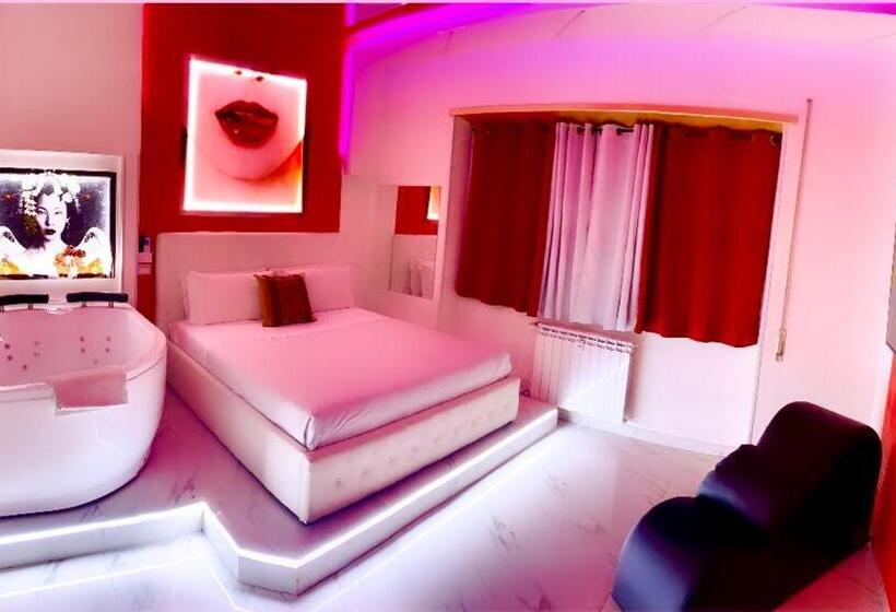 חדר סטנדרט עם ג'קוזי, Bed Cinecittadue