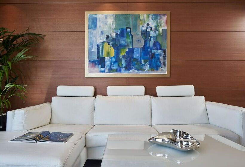 펜트하우스 스위트, Bellevue On The Beach Suites