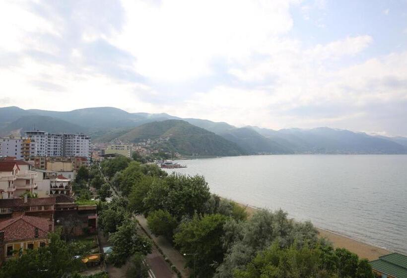 标准房带园景, Pogradeci