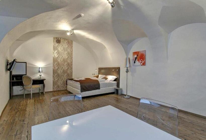 스탠다드 스튜디오, U Tří Hrušek Suites & Apartments