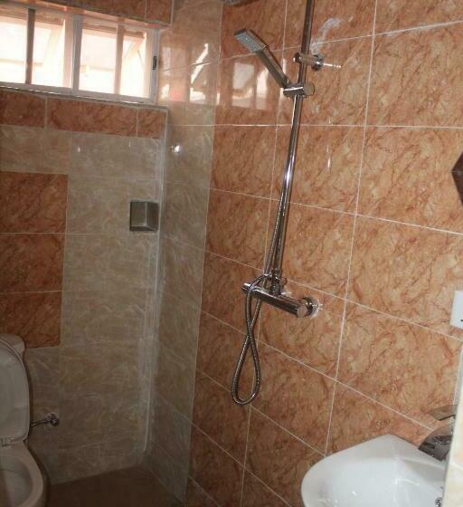 سوییت لوکس, Amazing Grace Hostel And International Serviced Apartments