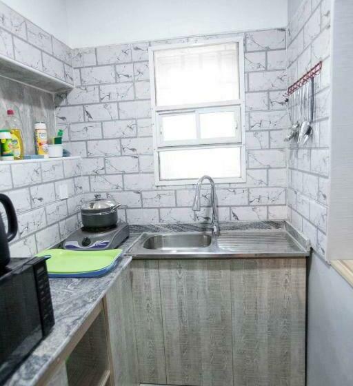 سوییت لوکس, Amazing Grace Hostel And International Serviced Apartments