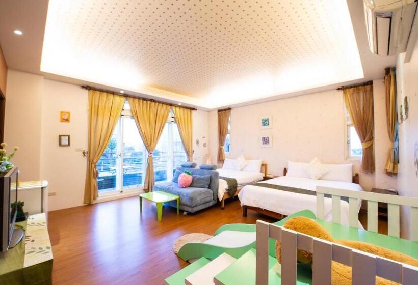 اتاق خانوادگی, Clover 248 B&b