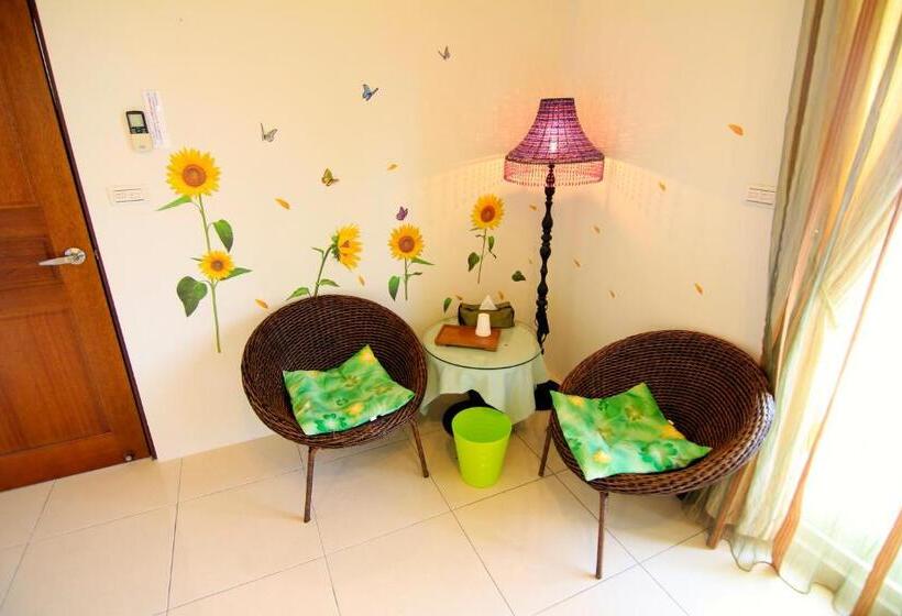 اتاق خانوادگی, Clover 248 B&b