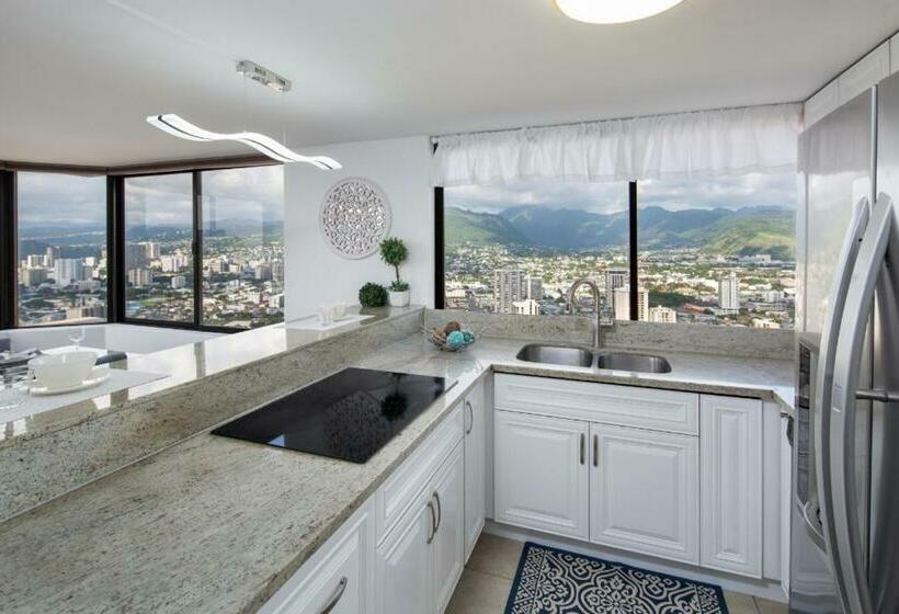 1 Bedroom Penthouse Apartment, Waikiki Penthouse @ The Monarch
