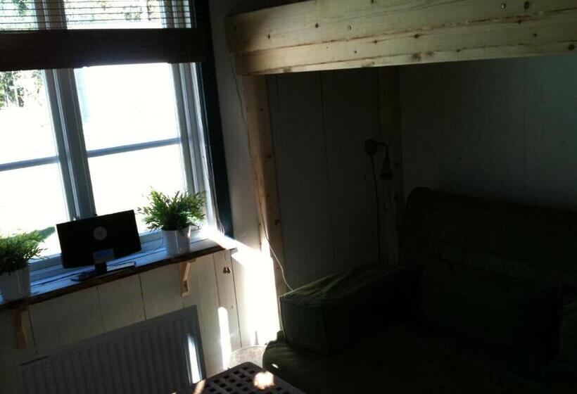 Трехместный Номер Базовый, Lönneberga Vandrarhem & Hostel