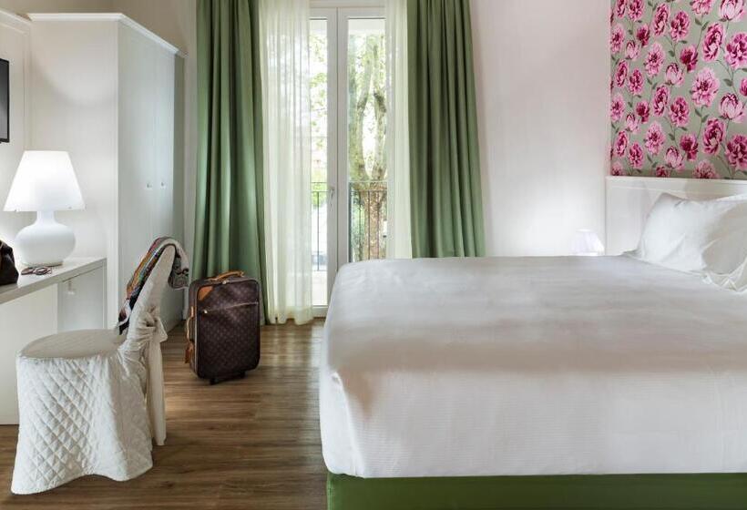 آپارتمان یک خوابه با دری مشترک که هال را جدا می کند., Rimini Suite
