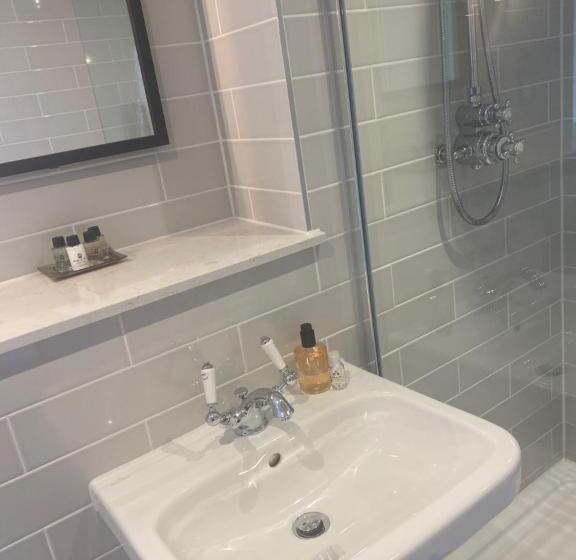 Дом 3 Спальни, Bridge House Hotel & Silver Howe View Cottage