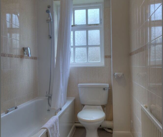 家庭间, Kingstown Hotel By Greene King Inns