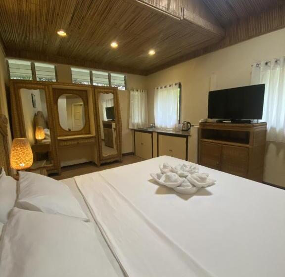 디럭스 룸 킹사이즈 침대, Tahanan Resort