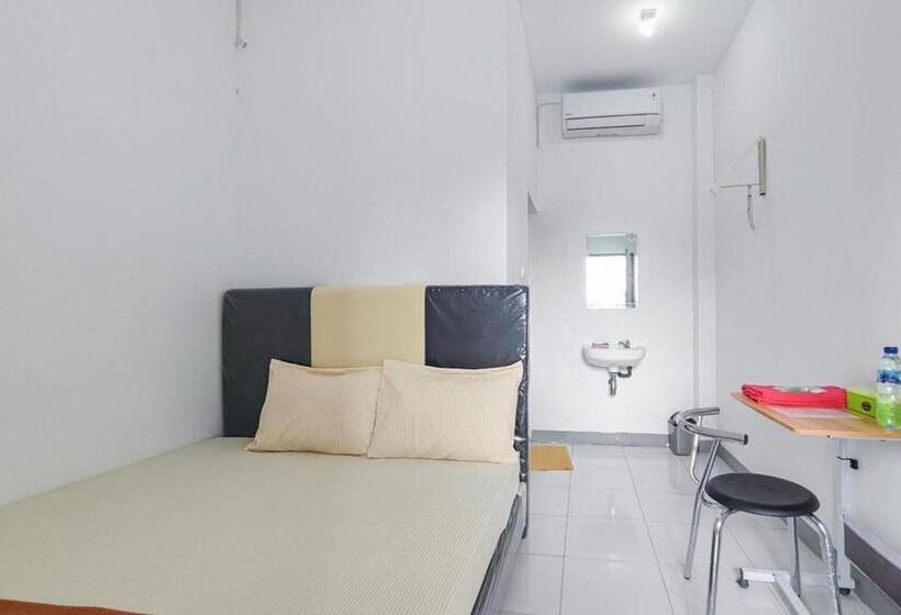 Номер Deluxe, Shekinah Homestay & Cafe Waikabubak Mitra Reddoorz