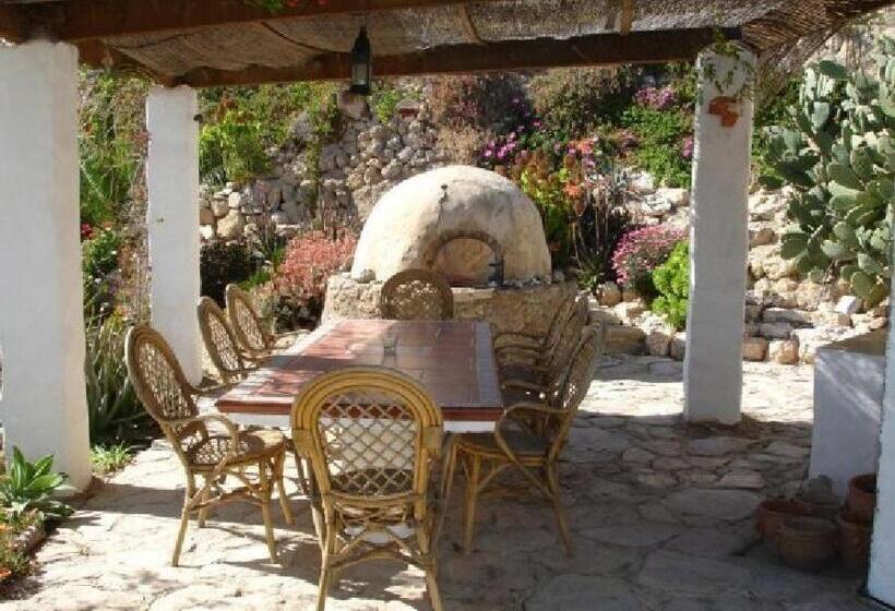 Апартаменты 3 Спальни, Almond Reef Casa Rural