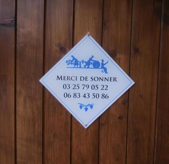 Standard room with outdoor bath, La Chambre D Amis La Costignieres