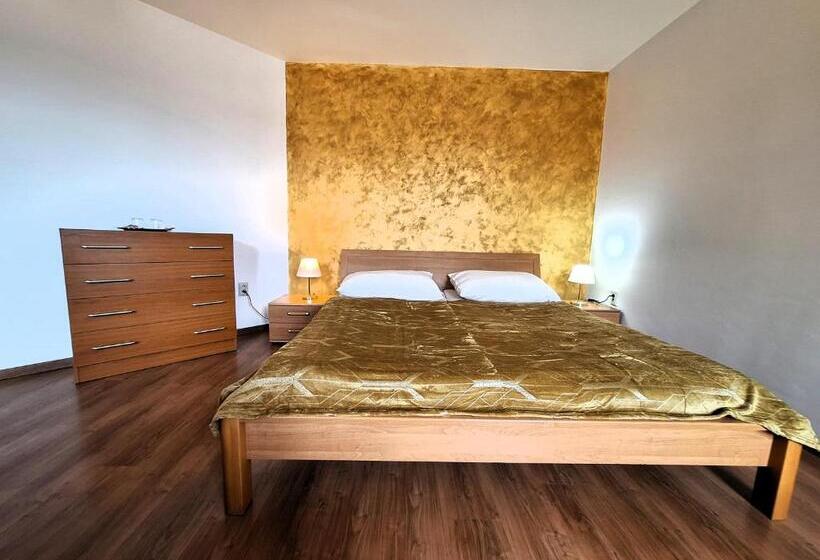 Стандартный внешний трехместный номер с ванной комнатой, Penzión Villa Agnes