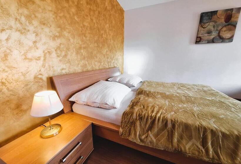 Стандартный внешний трехместный номер с ванной комнатой, Penzión Villa Agnes
