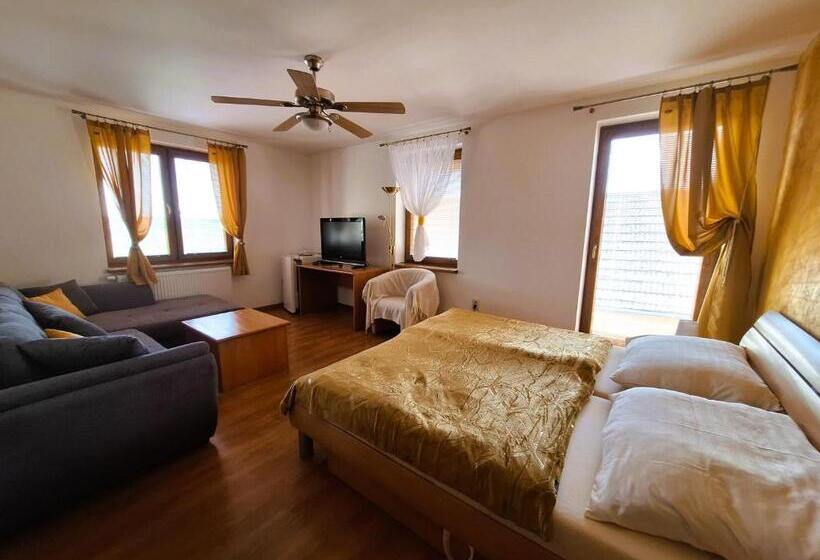 سوییت با چشم‌انداز باغ, Penzión Villa Agnes