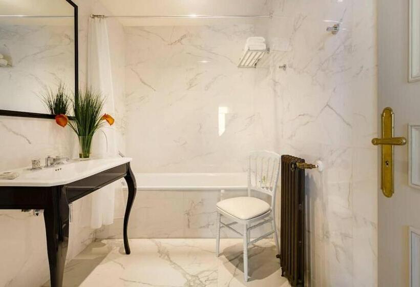 Номер Deluxe, Le Chateau D Hardricourt