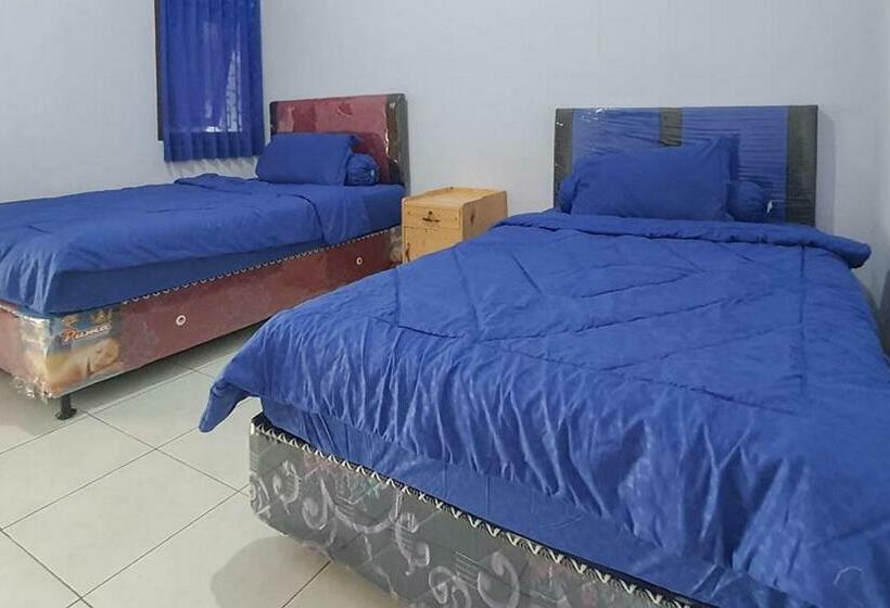 스탠다드 룸, Angrumba Family Homestay Near Rsud Caruban Mitra Reddoorz