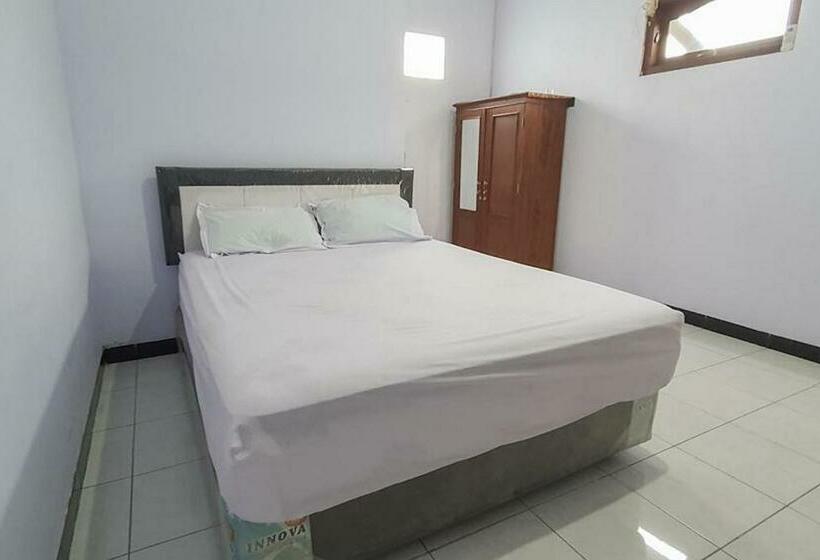 이코노미 룸, Angrumba Family Homestay Near Rsud Caruban Mitra Reddoorz