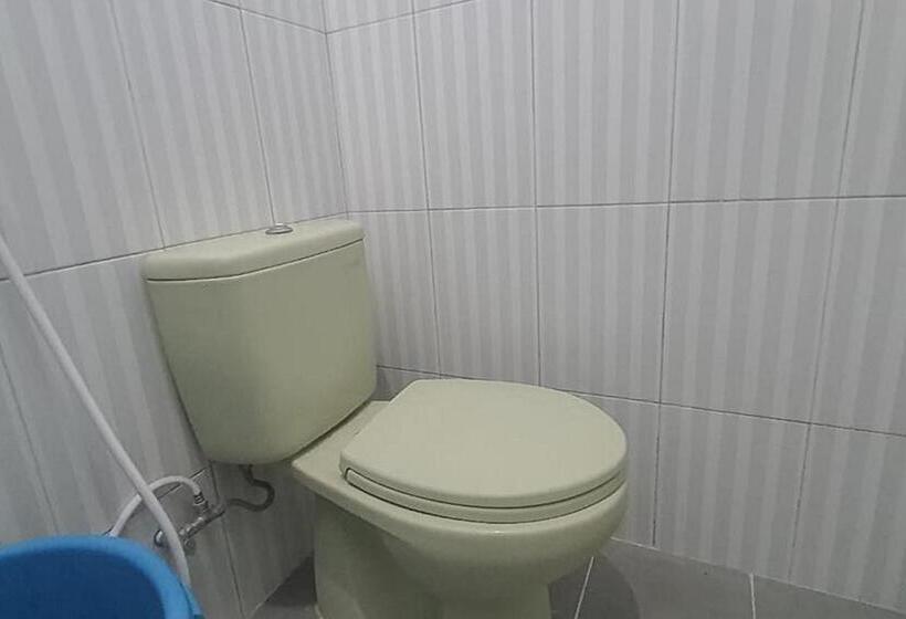 이코노미 룸, Angrumba Family Homestay Near Rsud Caruban Mitra Reddoorz