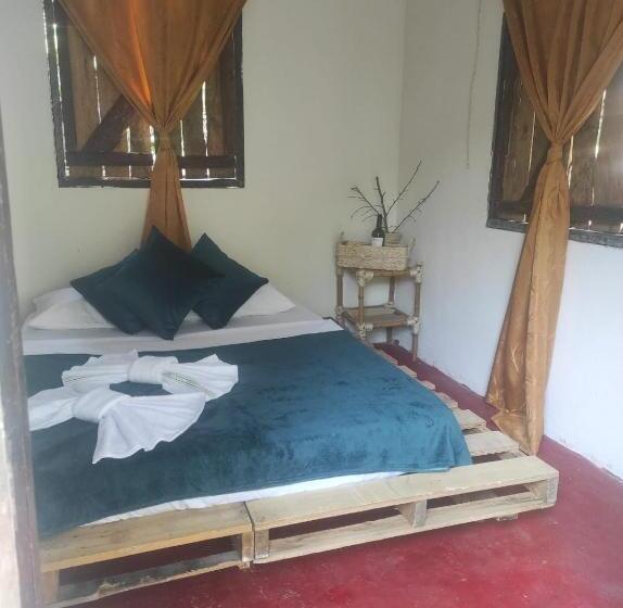 오두막, Hostal Amaní