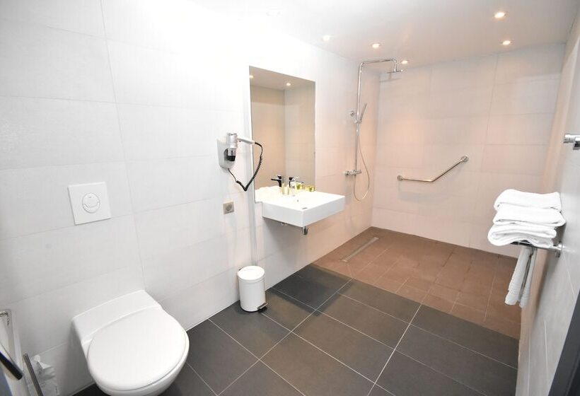 프레스티지 룸, Logis Hôtel L Orée De Chartres   Barjouville
