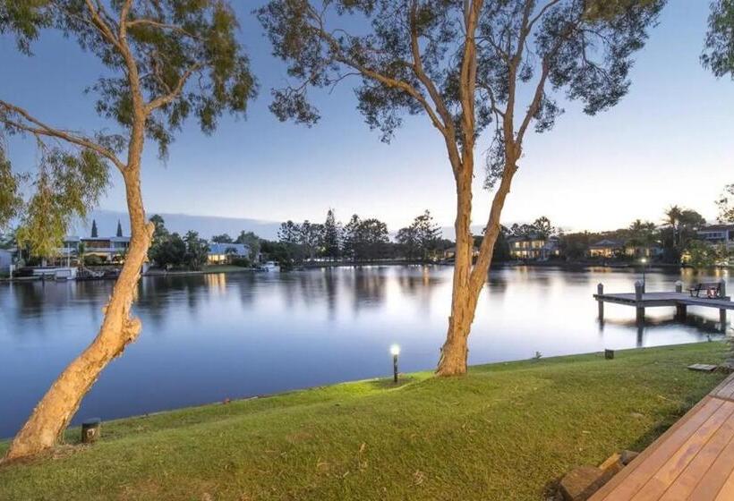 Дом 3 Спальни, Noosa Entrance Waterfront Resort