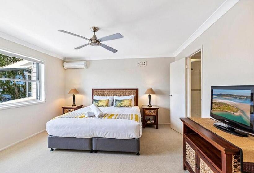 Дом 2 Спальни, Noosa Entrance Waterfront Resort
