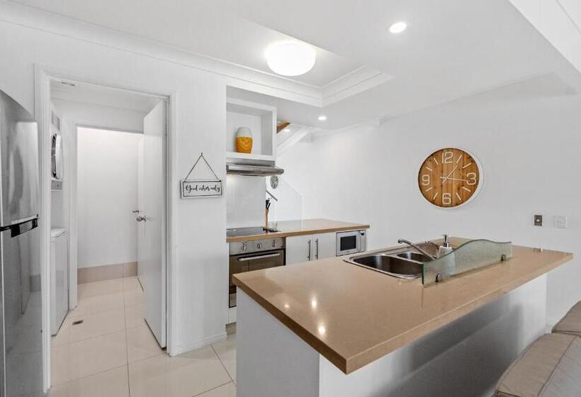 Дом 2 Спальни, Noosa Entrance Waterfront Resort