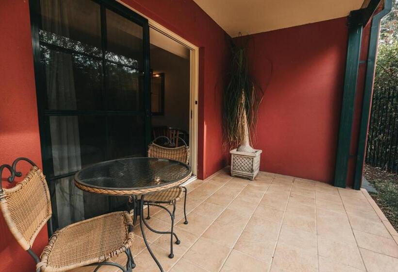 اتاق استاندارد سه تخته با چشم‌انداز باغ, The Lawson Riverside Suites