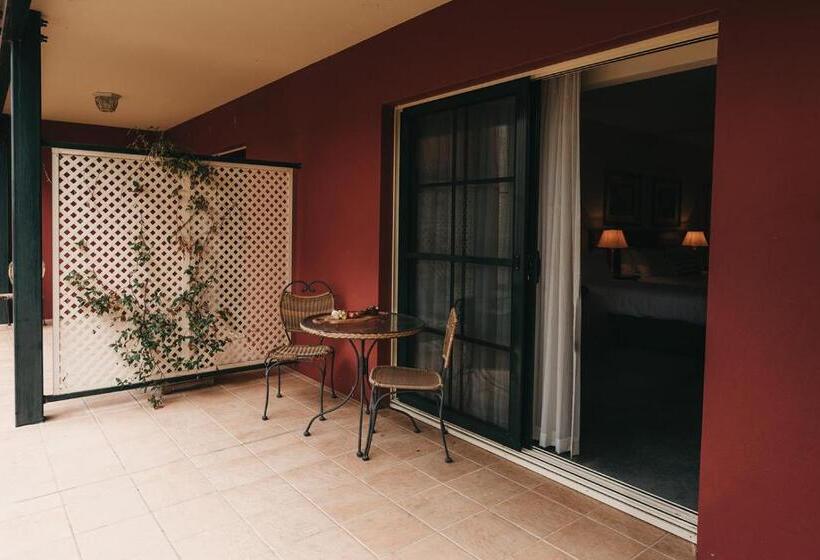 اتاق اجرایی, The Lawson Riverside Suites