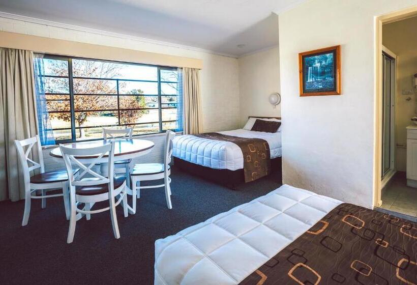 Семейный Номер, Boulevard Motel