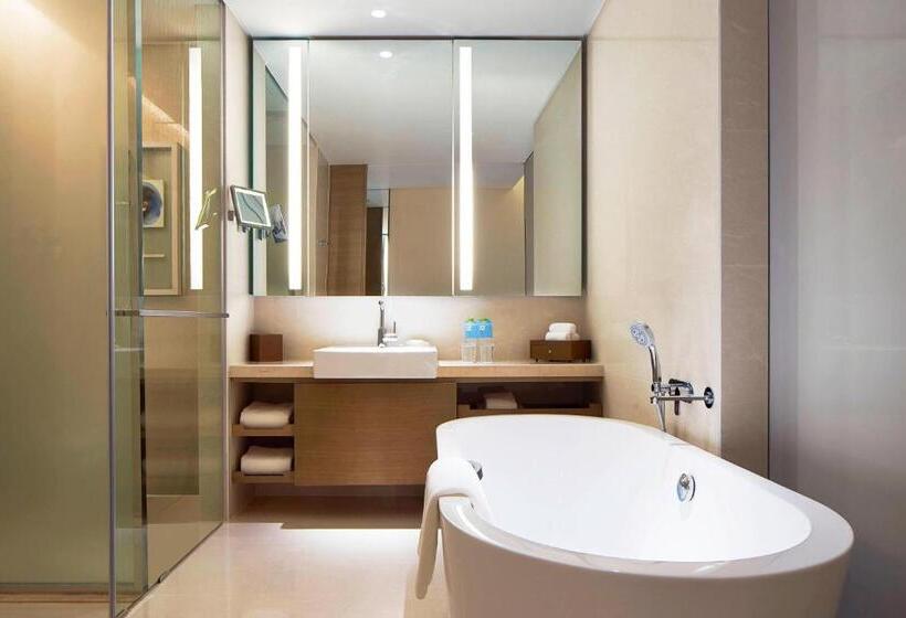 Номер Классика Кровать Кинг, Four Points By Sheraton Guilin, Lingui