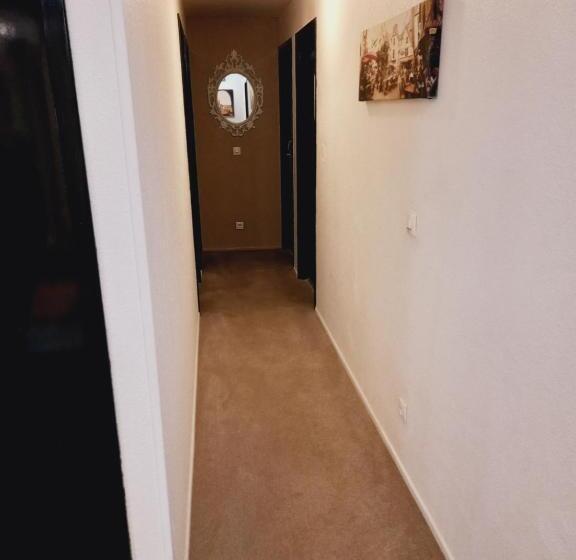 اتاق استاندارد سه نفره, Hôtel M&r