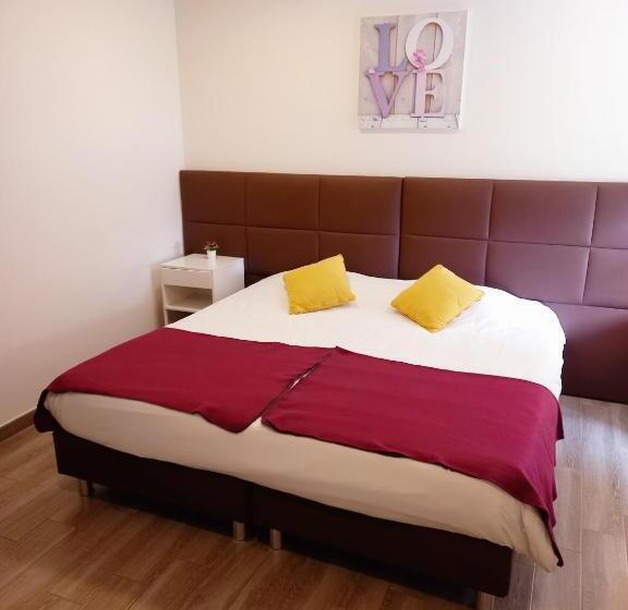 اتاق استاندارد با تخت بزرگ, Hôtel M&r